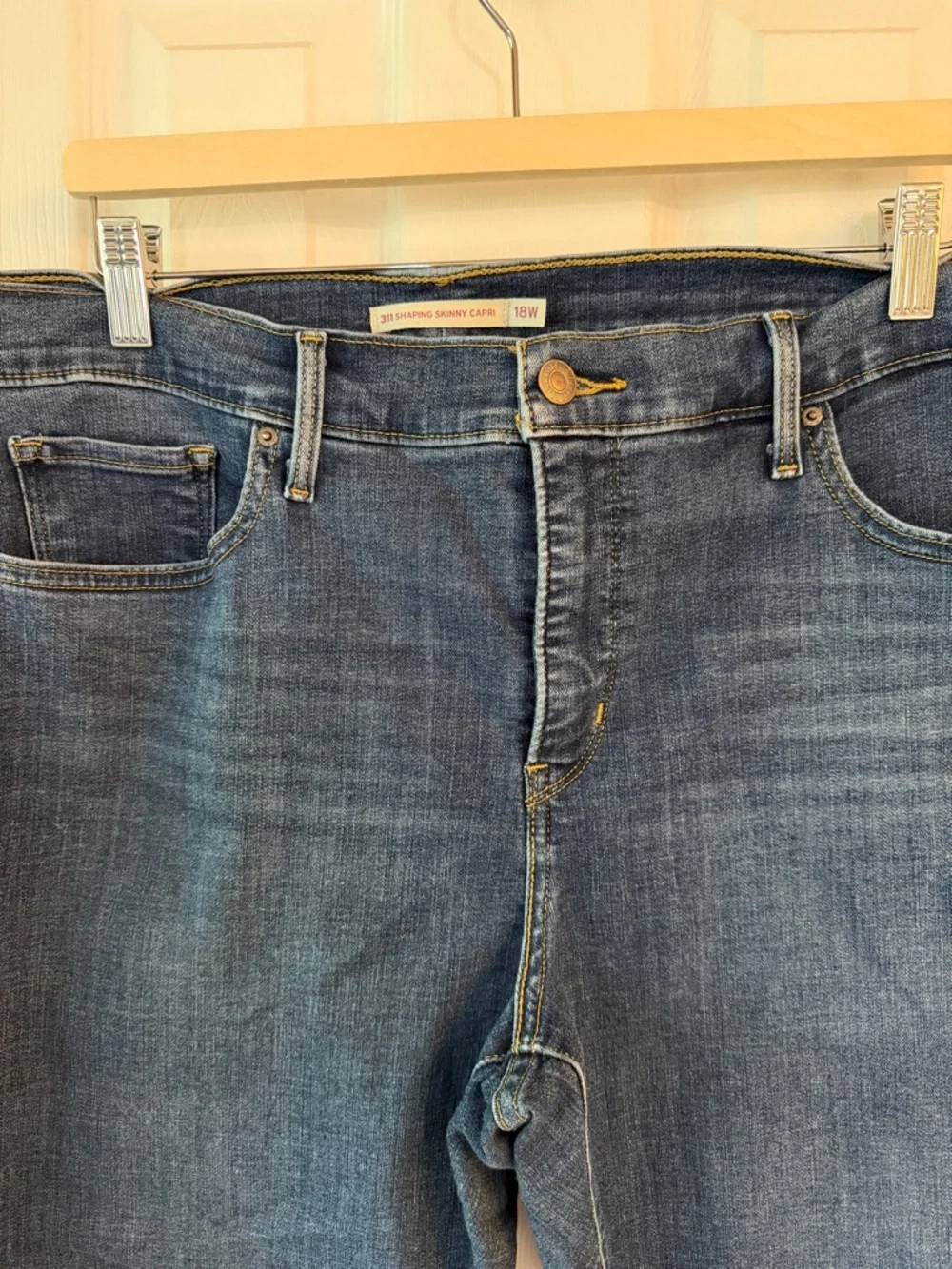 Levi's Indigo Mid-Rise Cropped Ankle Jeans - Picture 5 of 8